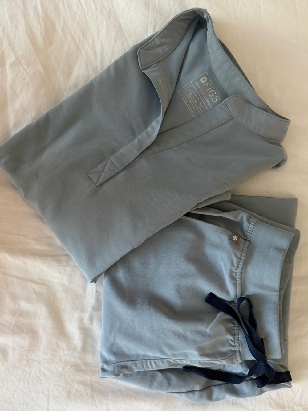FIGS Women’s Dusty Blue Scrub Set